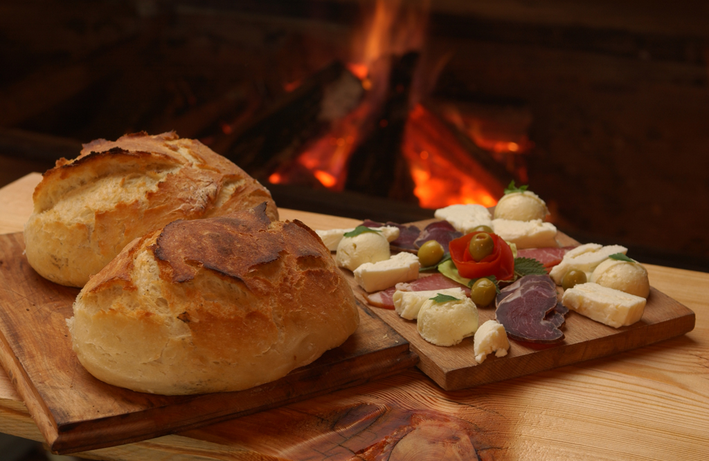 Traditional bread and delicious Montenegrin produce (Montenegro Tourist Office)